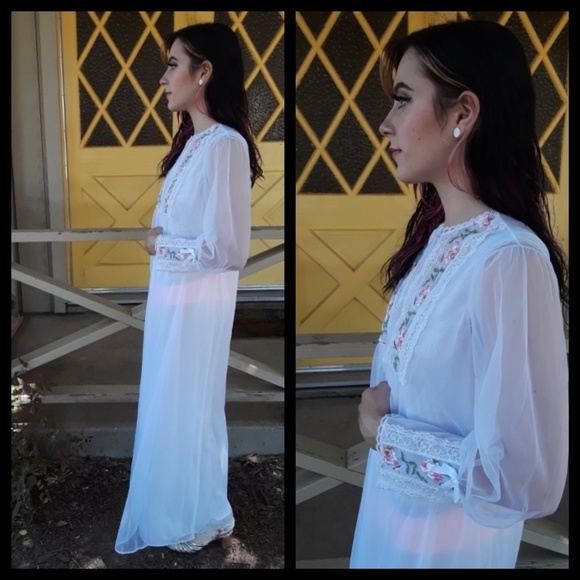 Vintage Other - Stunning Vtg 80s Robe and gown set NWT!